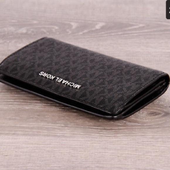 Sale ❗️Michael Kors wallet - Picture 7 of 8